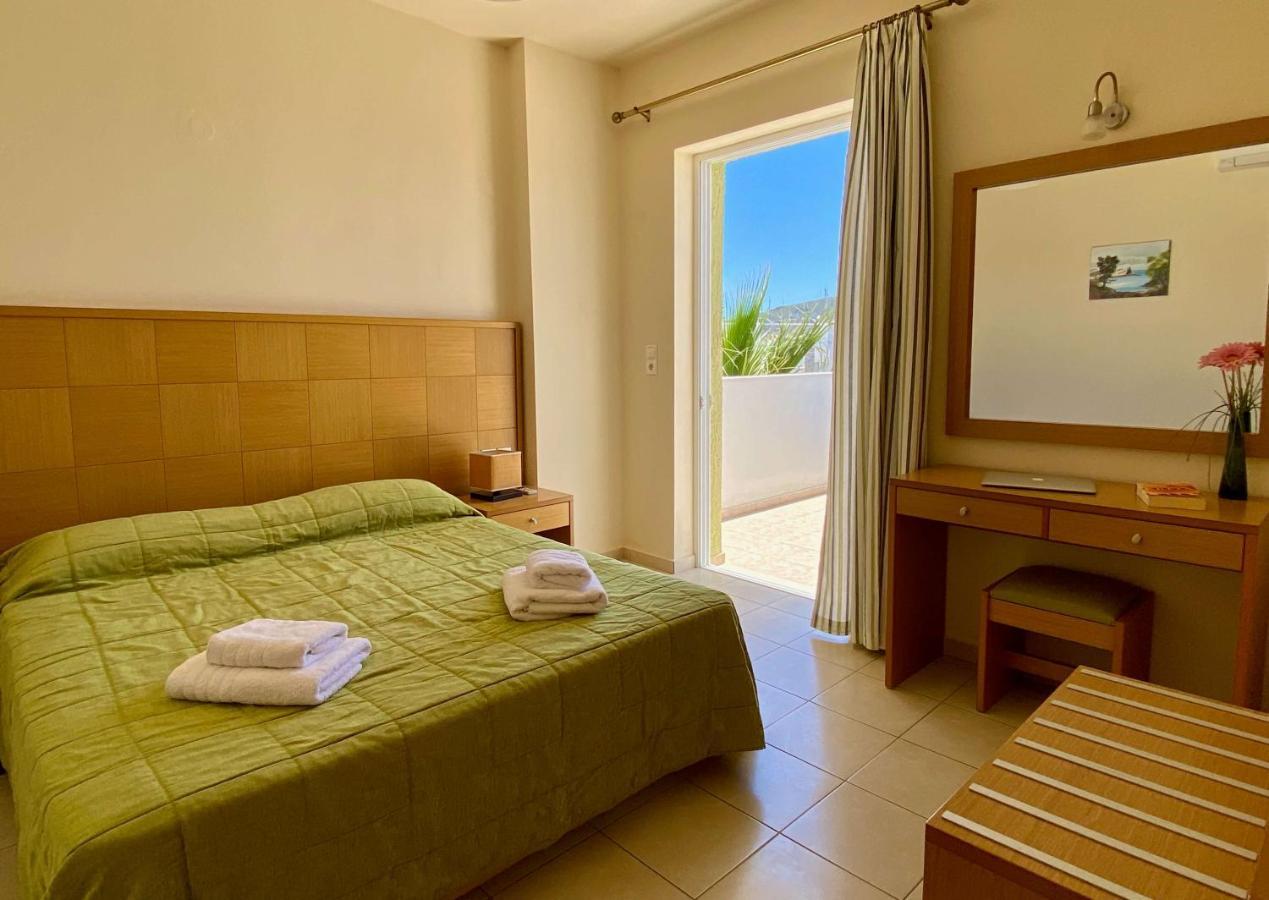 Manolis Apartments Плакіас Екстер'єр фото