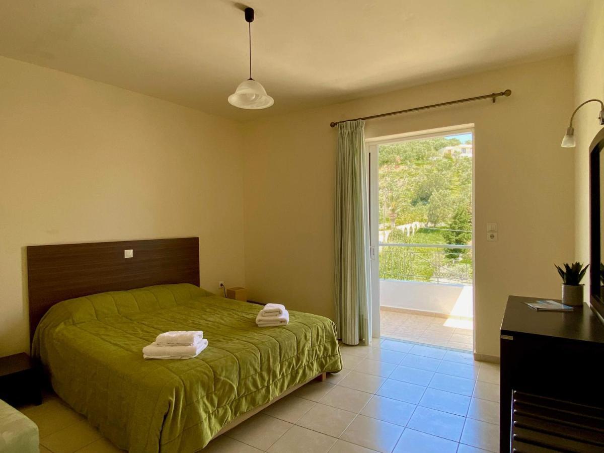 Manolis Apartments Плакіас Екстер'єр фото