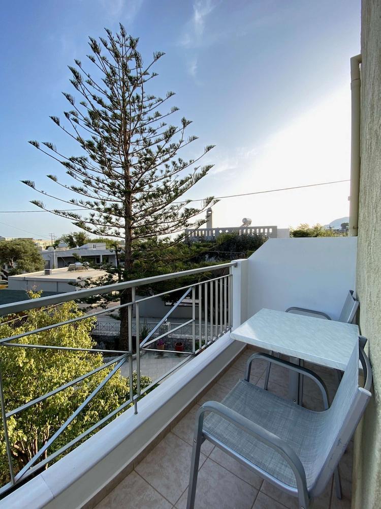 Manolis Apartments Плакіас Екстер'єр фото