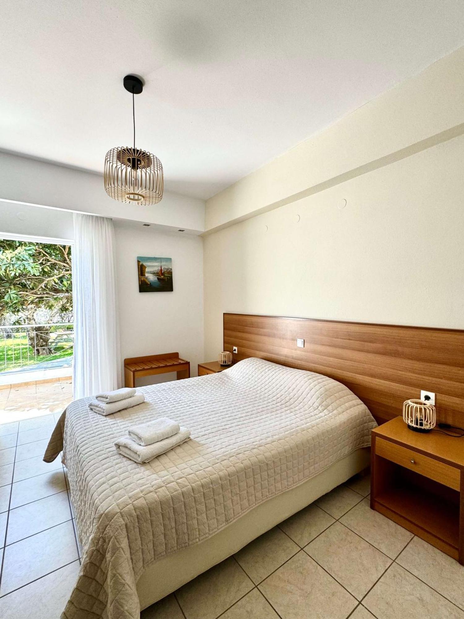 Manolis Apartments Плакіас Екстер'єр фото