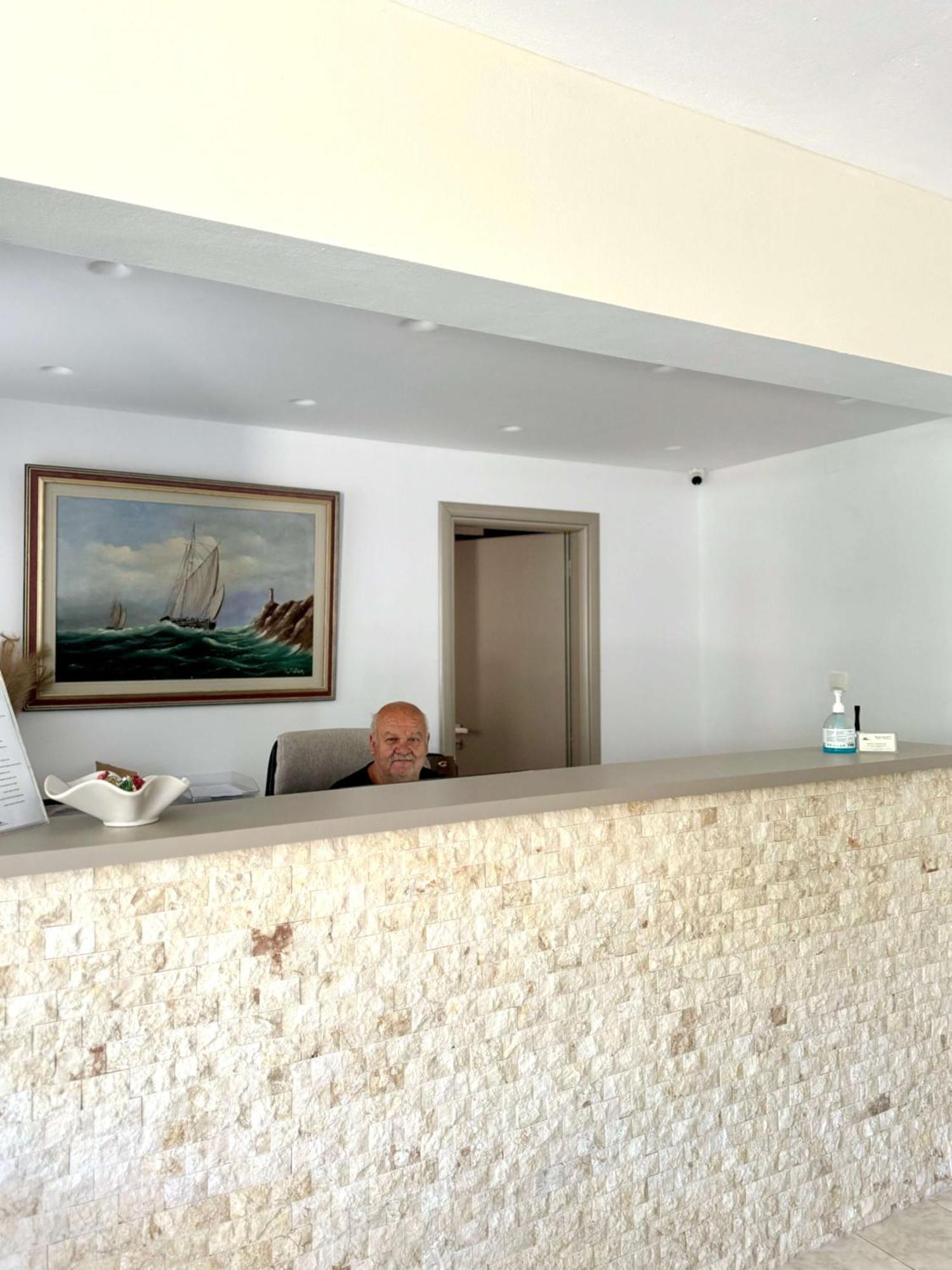 Manolis Apartments Плакіас Екстер'єр фото