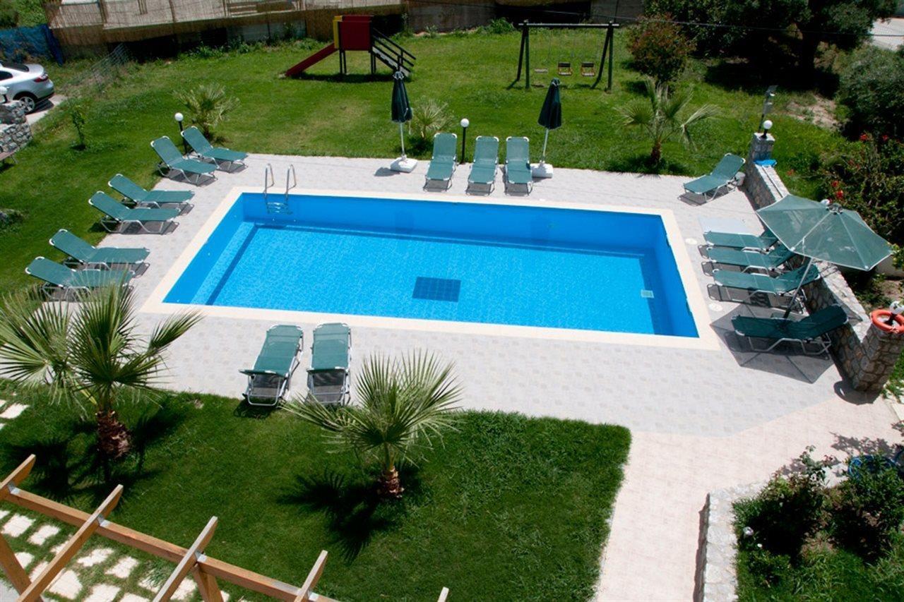 Manolis Apartments Плакіас Екстер'єр фото