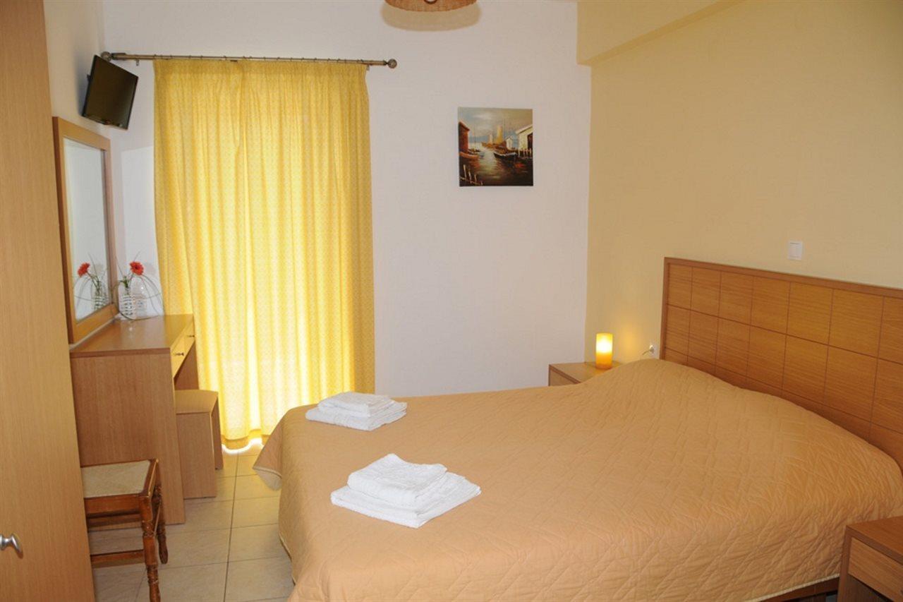 Manolis Apartments Плакіас Екстер'єр фото