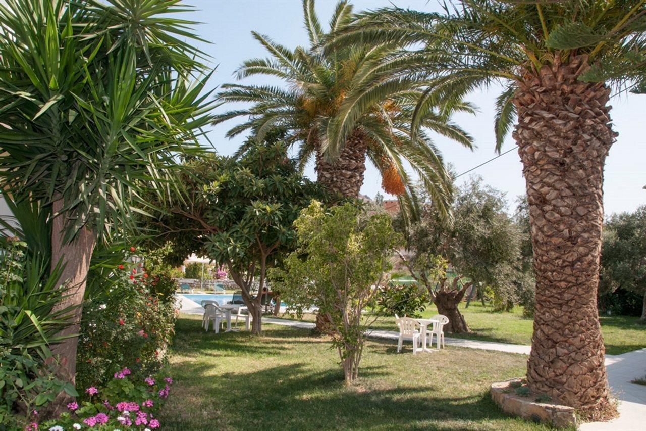 Manolis Apartments Плакіас Екстер'єр фото