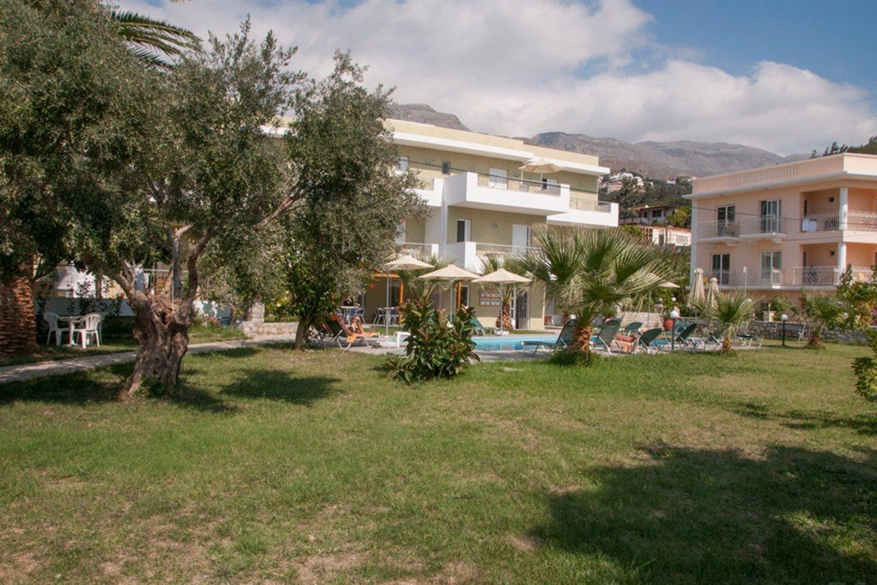 Manolis Apartments Плакіас Екстер'єр фото