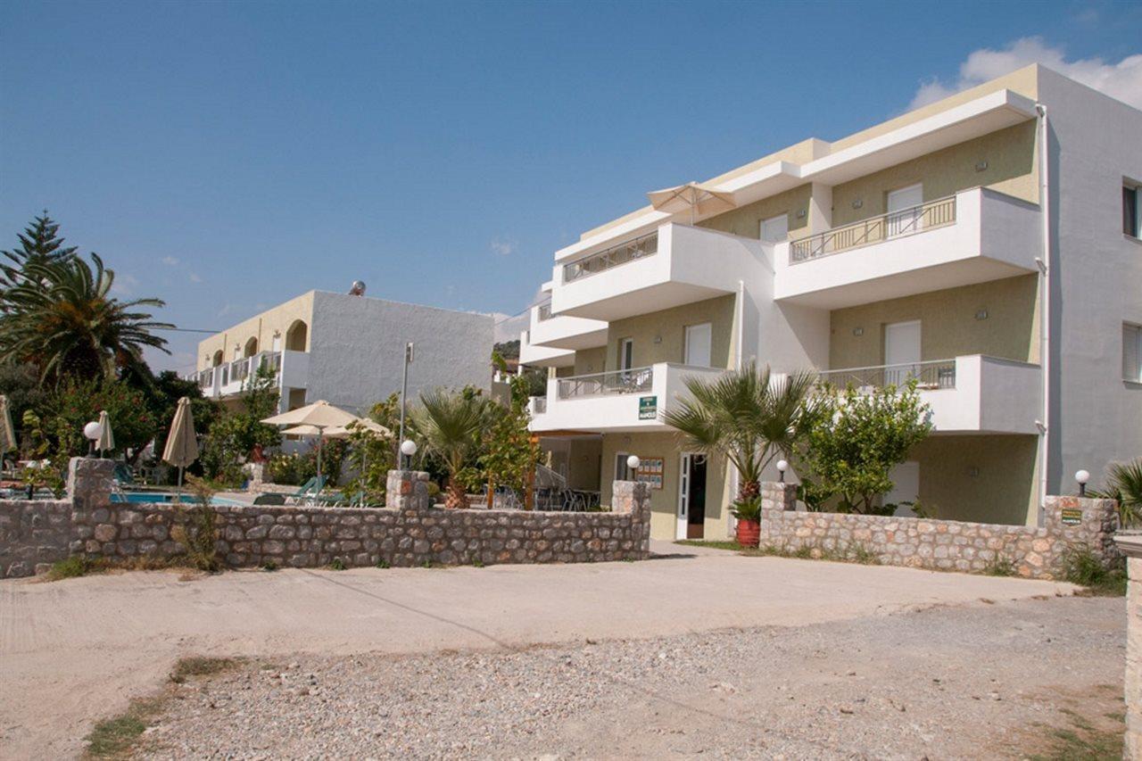 Manolis Apartments Плакіас Екстер'єр фото