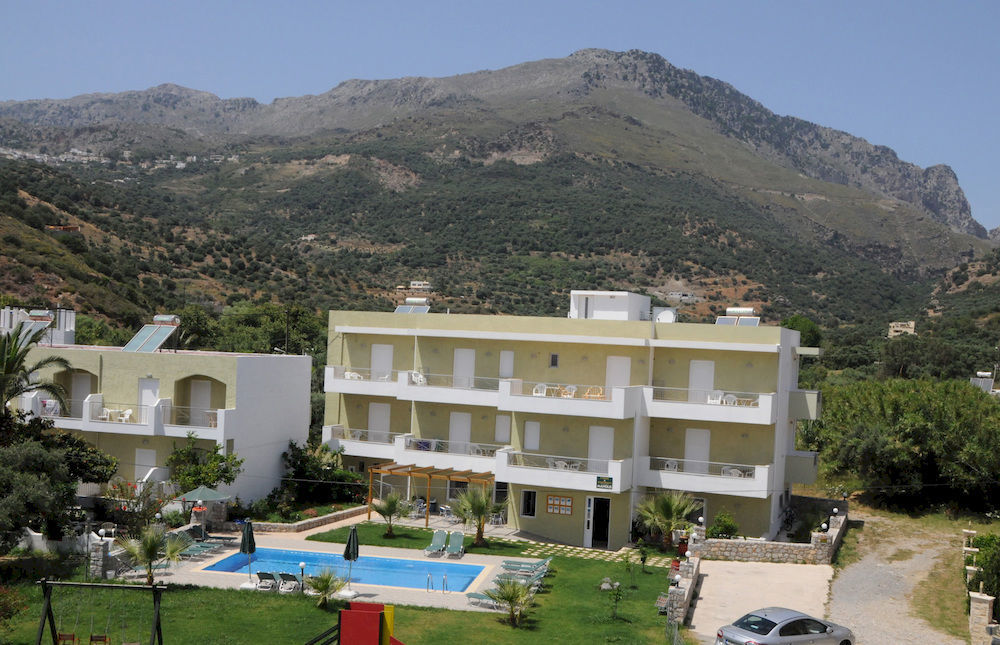 Manolis Apartments Плакіас Екстер'єр фото