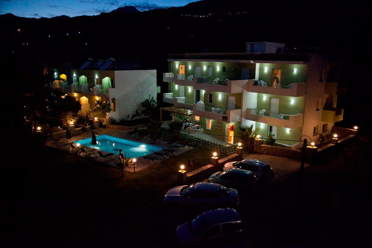 Manolis Apartments Плакіас Екстер'єр фото